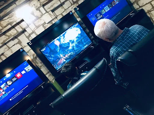 شهربازی قلعه شادی