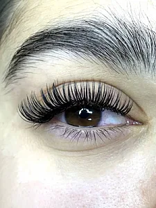 خدمات تخصصی اکستنشن و لیفت مژه ناوَک
