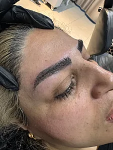 خدمات آرایش دائم صورت المیرا