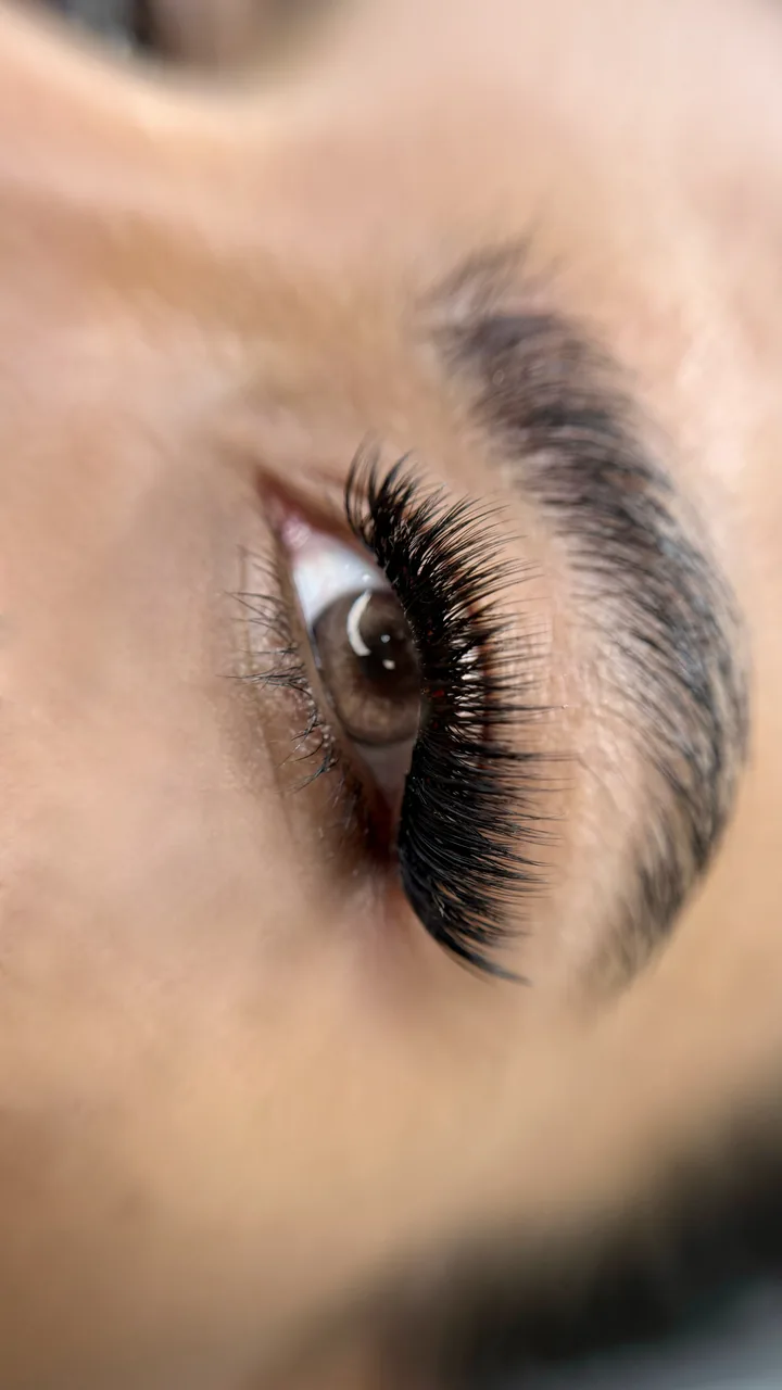 خدمات تخصصی میکاپ و مژه سارا شریعتی - کلینیک پوست و زیبایی در تهران - تصویر 5