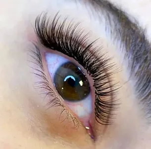 خدمات تخصصی آرایش دائم صورت و چشم افسانه