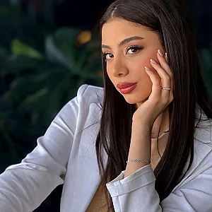 خدمات تخصصی ناخن نادیا