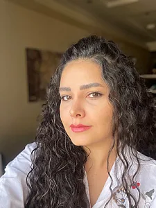 خدمات و آموزش  تخصصی ناخن مینا