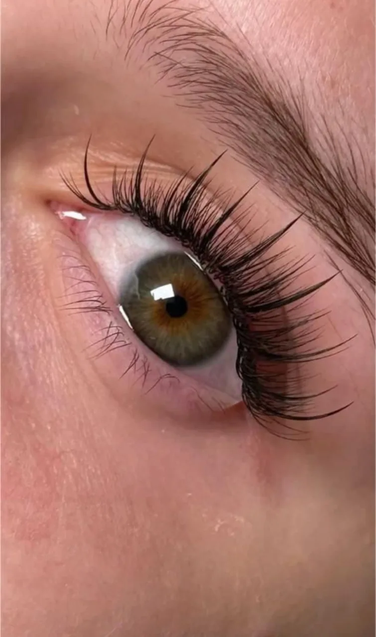 خدمات مژه اعظم تقوی - آرایشگاه زنانه در تهران - تصویر 2