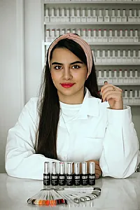 مرکز خدمات و آموزش کاشت ناخن الهه مهدوی