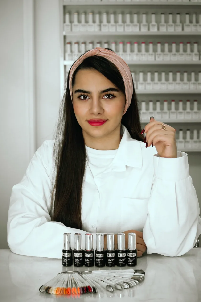 مرکز خدمات و آموزش کاشت ناخن الهه مهدوی
