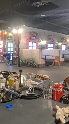 کافه برد گیم جوی بار