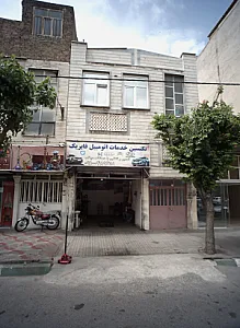 تکنسین خدمات اتومبیل فابریک