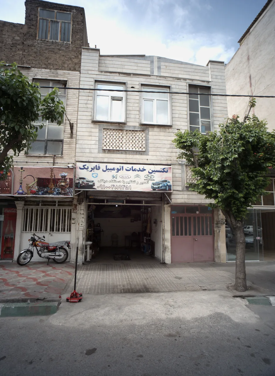 تکنسین خدمات اتومبیل فابریک