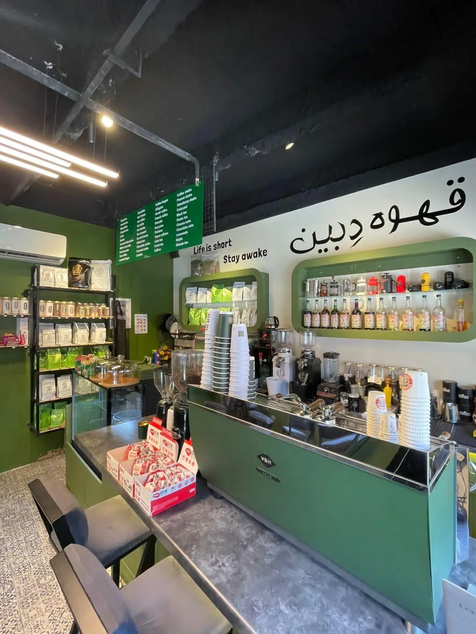 کافه دبین - تصویر 3