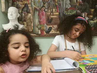 آموزشگاه تخصصی نقاشی کودک مونا گلابی