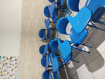 آموزشگاه زبان ناموران با مدیریت عشق پور