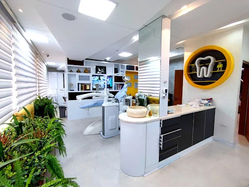 مرکز تخصصی ایمپلنت و جراحی لثه دکتر سید امین موسوی