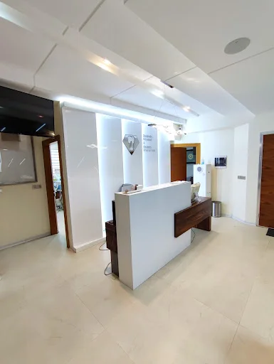 مرکز تخصصی ایمپلنت و جراحی لثه دکتر سید امین موسوی