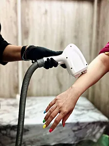 کلینیک پوست مو زیبایی و لیزرشمویی