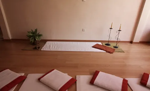 مرکز یوگا نیکراه