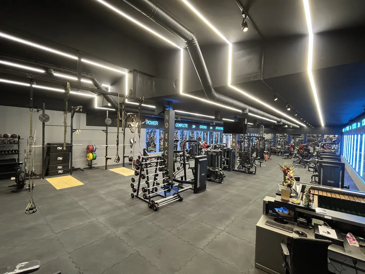 باشگاه بدنسازی AMPCLUB