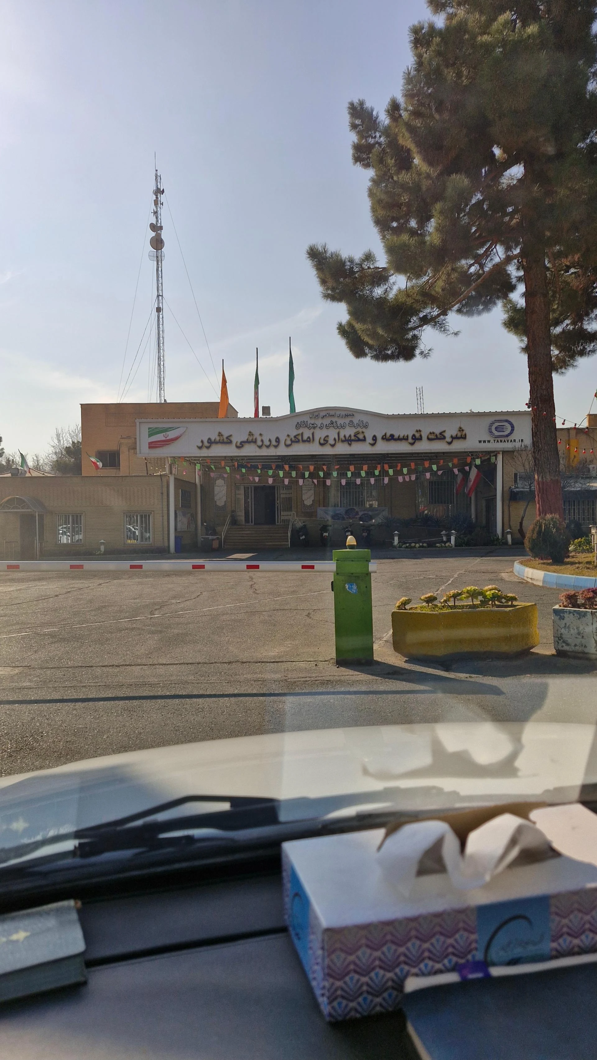 درب دانشکده صدا و سیما مجاور باشگاه