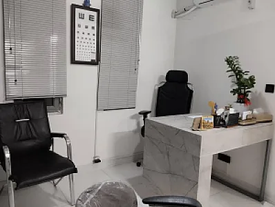 عینک ایلیا (آمنه دانشیار)