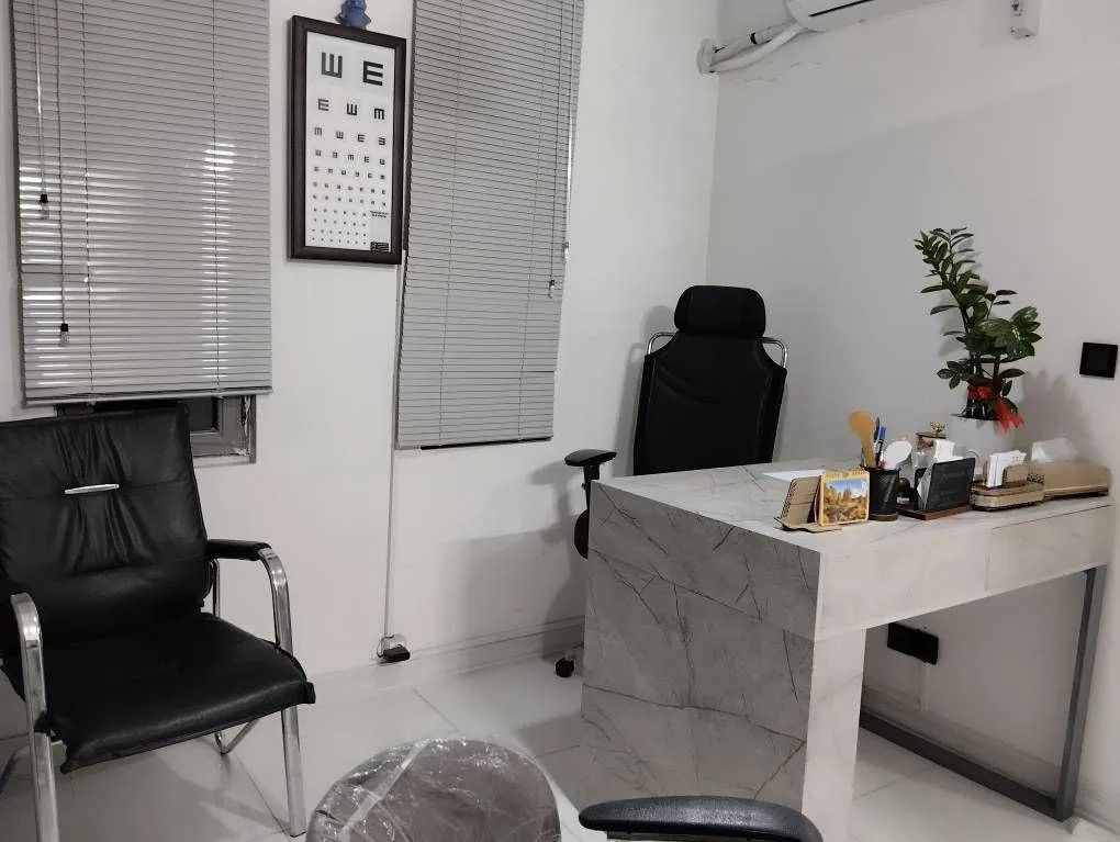 عینک ایلیا (آمنه دانشیار)