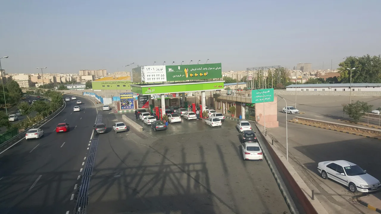 پمپ بنزین شماره ۲۸۴ - تصویر 4