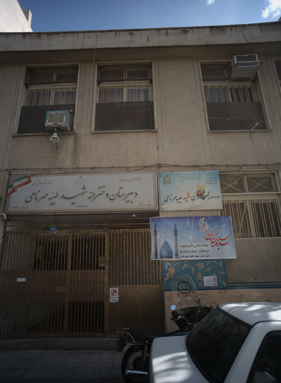 دبیرستان دخترانه شهید طیبه مهرنامی - تصویر 2