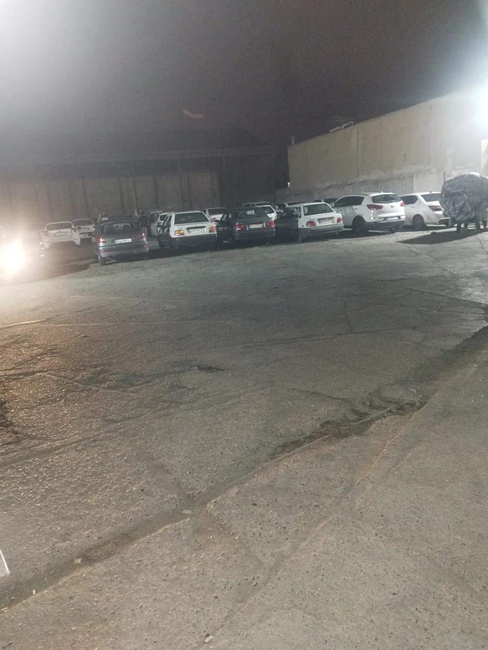پارکینگ عمومی - تصویر 2