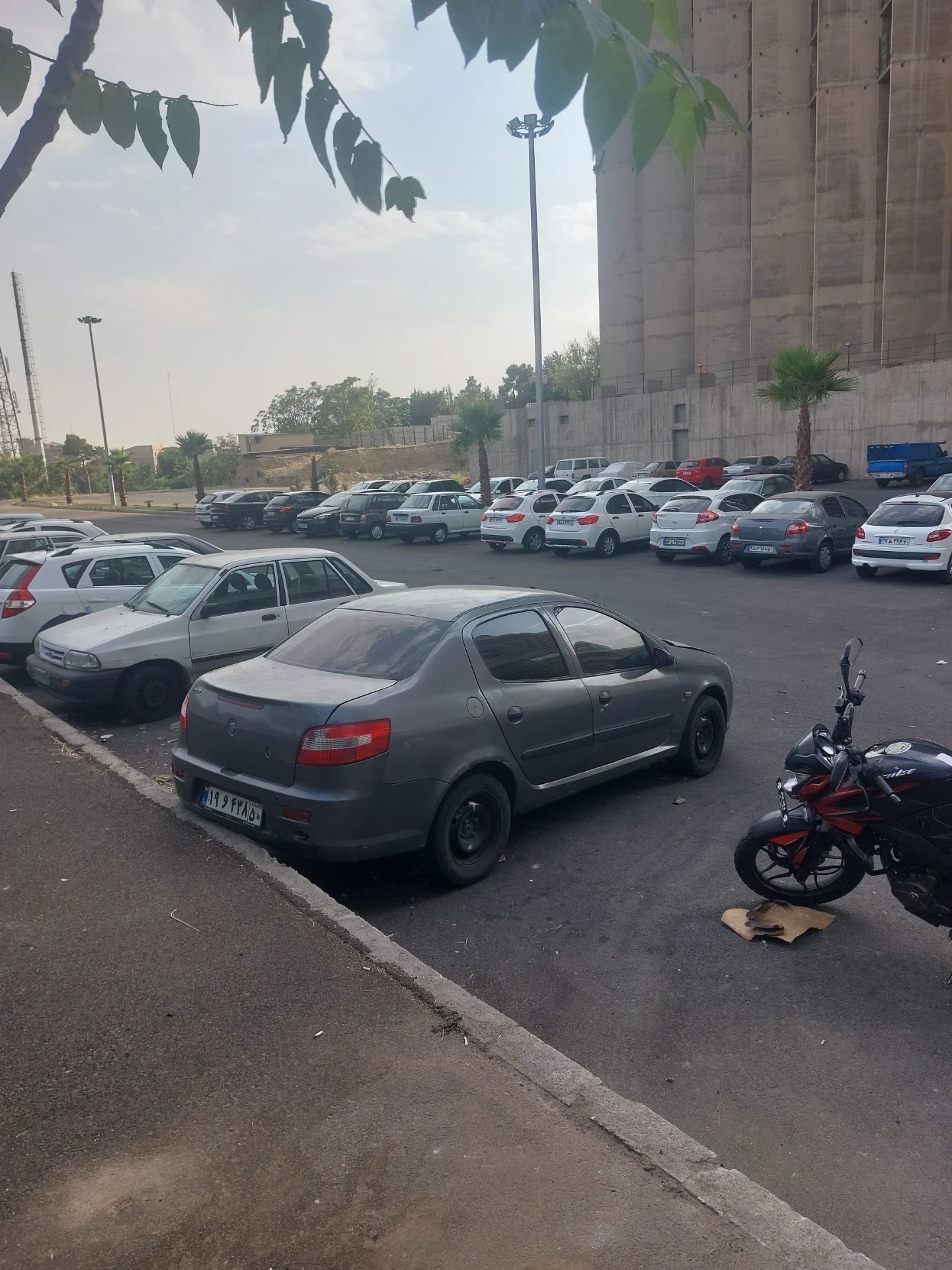 پارکینگ عمومی شبانه روزی هتل استقلال