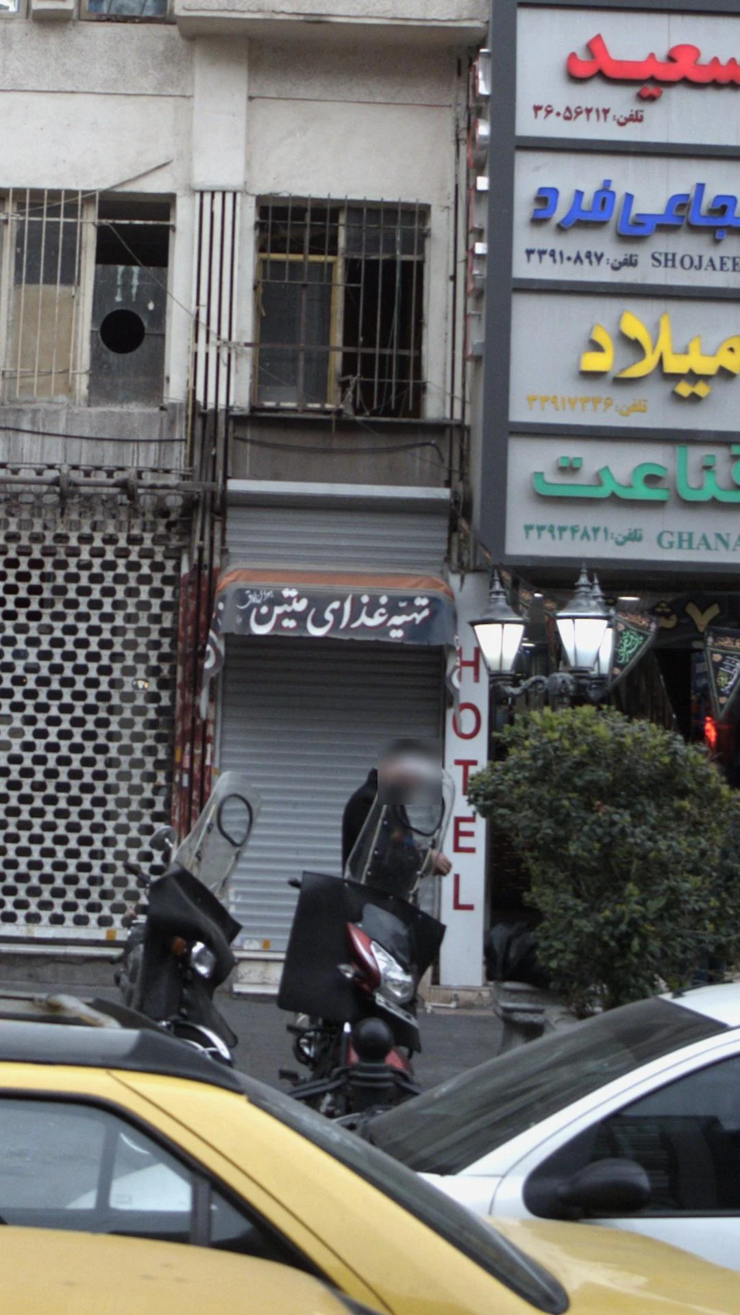 غذا خوری دوستان - تصویر 2