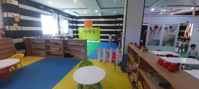 مهدکودک دوزبانه مای فمیلی(شعبه دریاچه خلیج فارس )