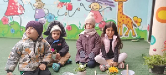 مهد کودک و پیش دبستانی درخشش مهتاب
