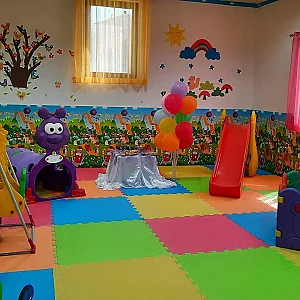 مهدکودک وپیش دبستانی عمارت رنگارنگ