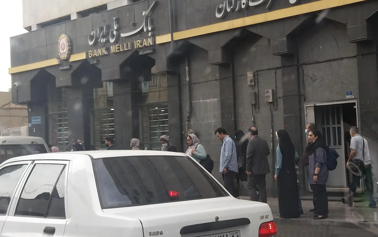 ایستگاه تاکسی انقلاب ونک - تصویر 2