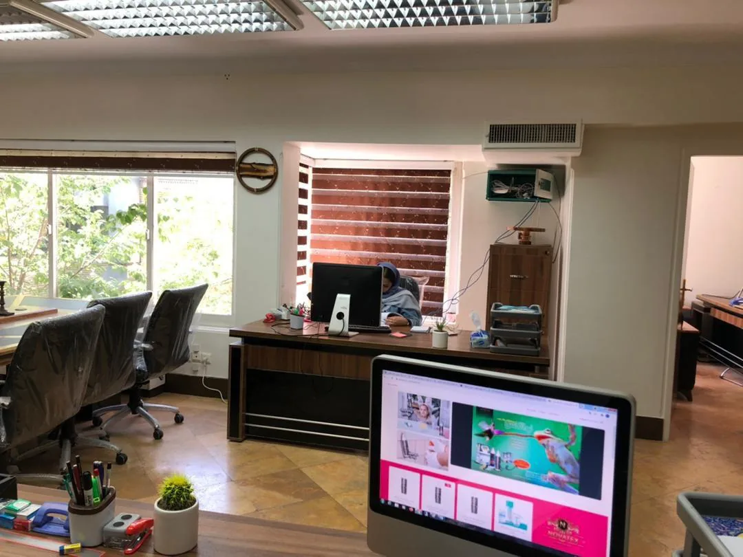 چسب کاغذدیواری آیستر - تصویر 2