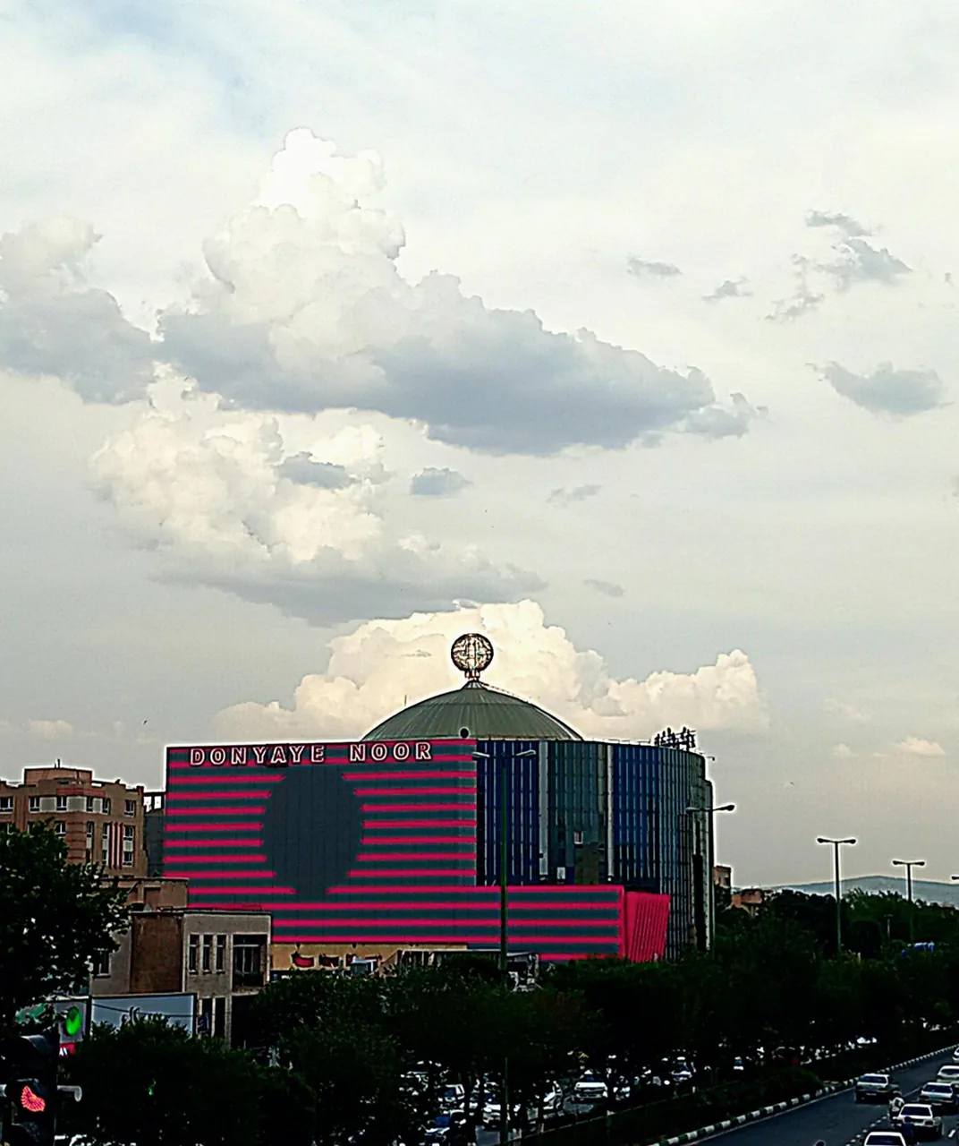 مرکز خرید دنیای نور