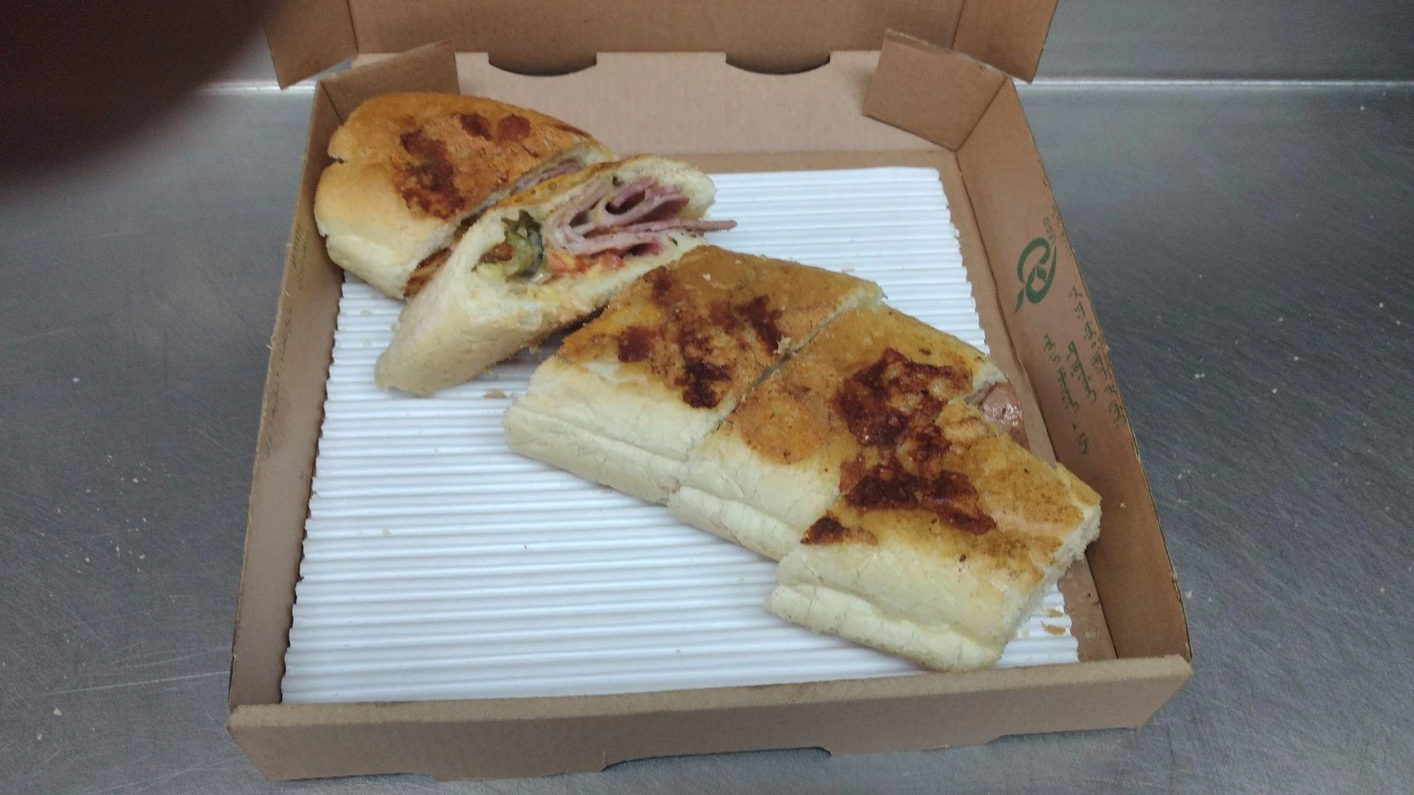 برگر ذغالی مادو