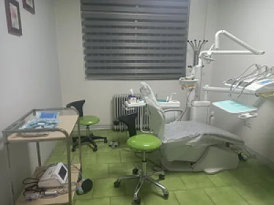 کلینیک دندانپزشکی کریستال