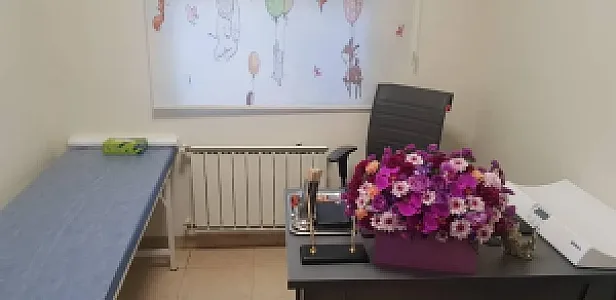 دکتر آزاده افشین متخصص کودکان و نوزدان