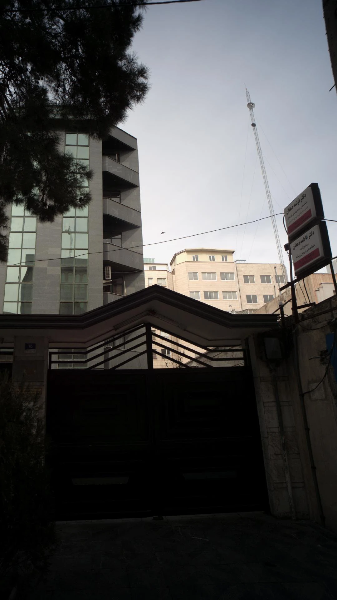 دکتر دهقان دندانپزشک