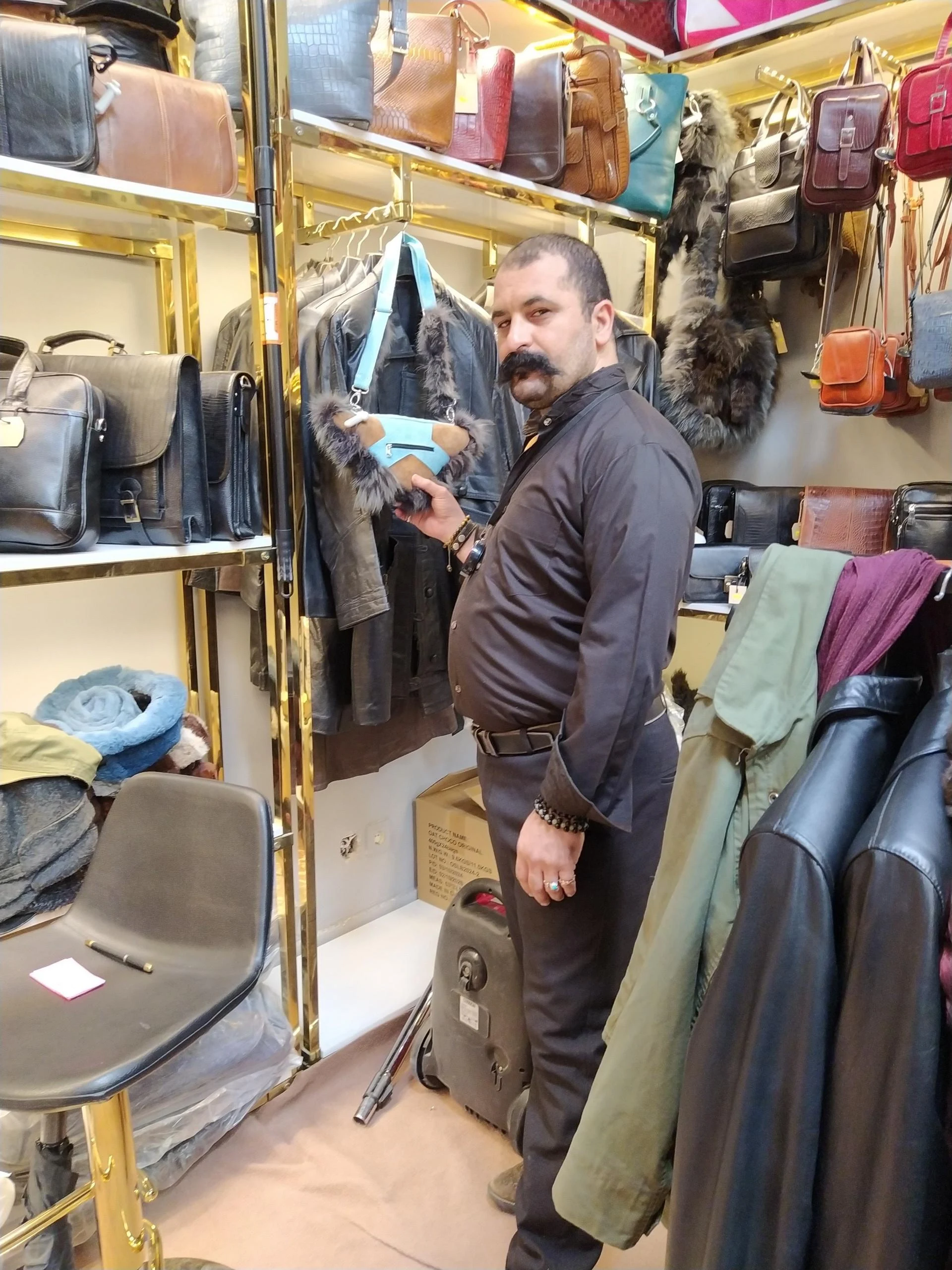 کارگاه چرم و پوست و سراجی سنتی فانوس