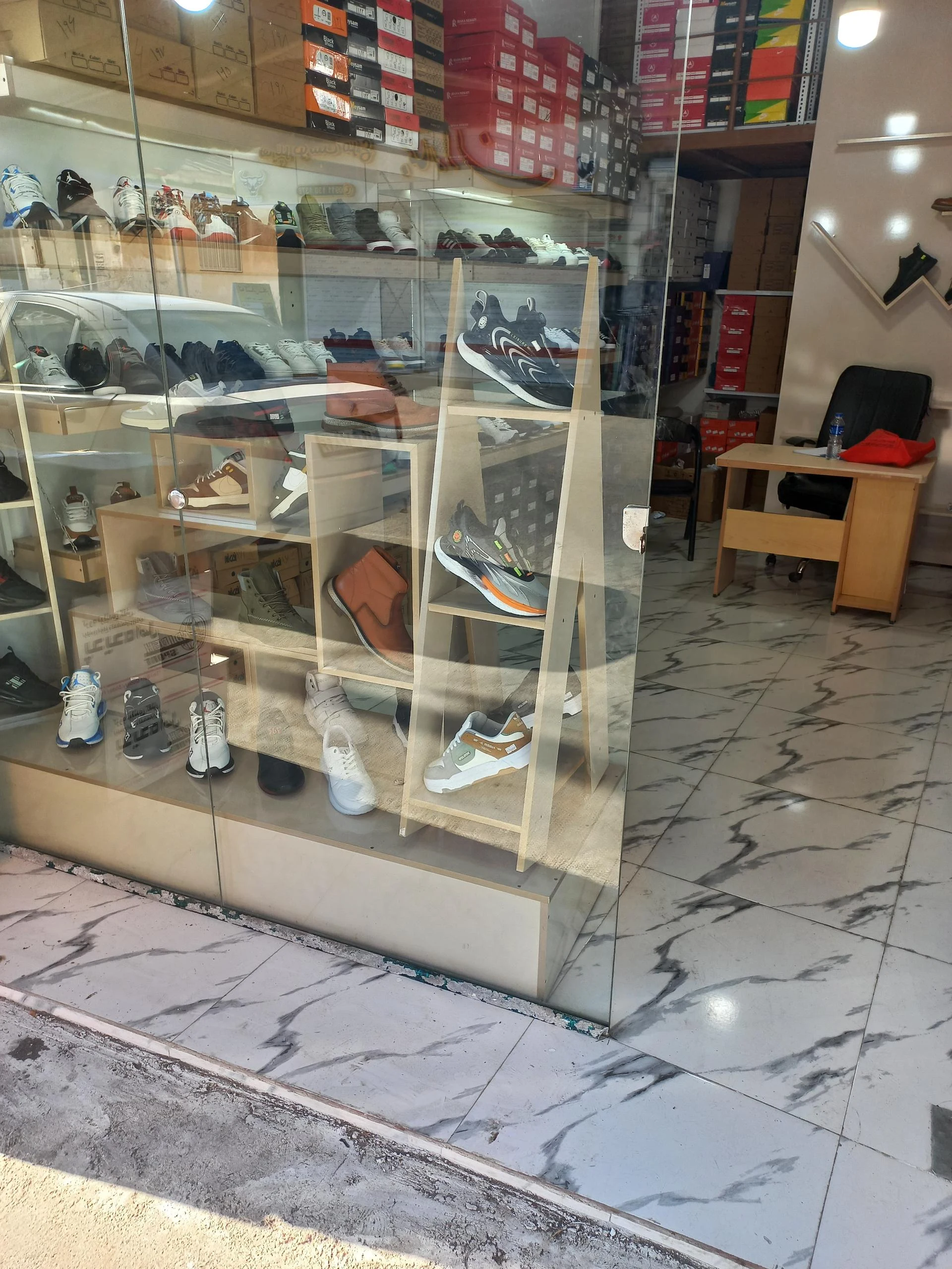 کفش و کتونی سعیدی