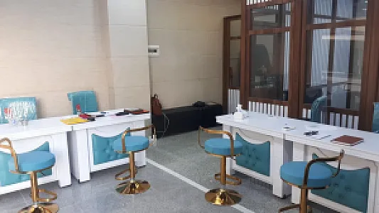 مشاورین املاک دریاچه  چیتگر