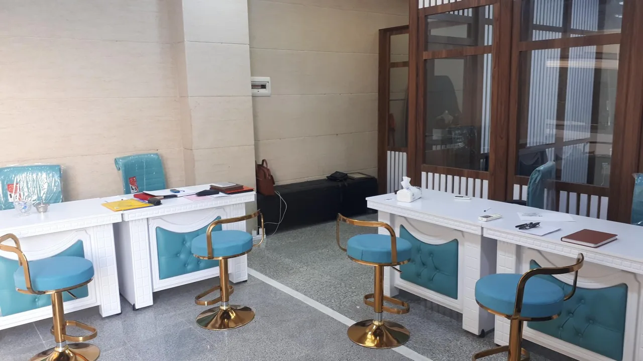 مشاورین املاک دریاچه  چیتگر