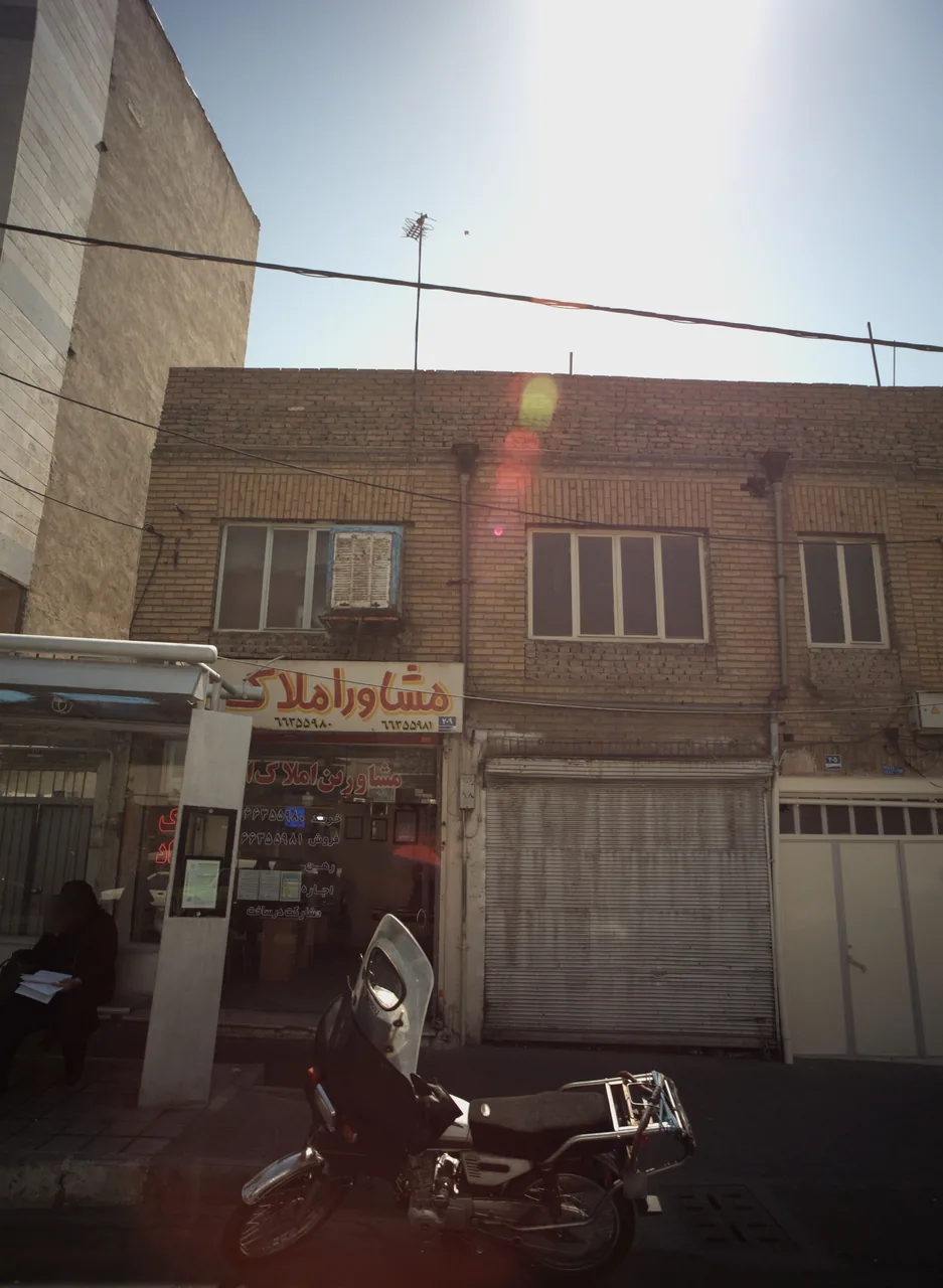 مشاور املاک اقتصاد