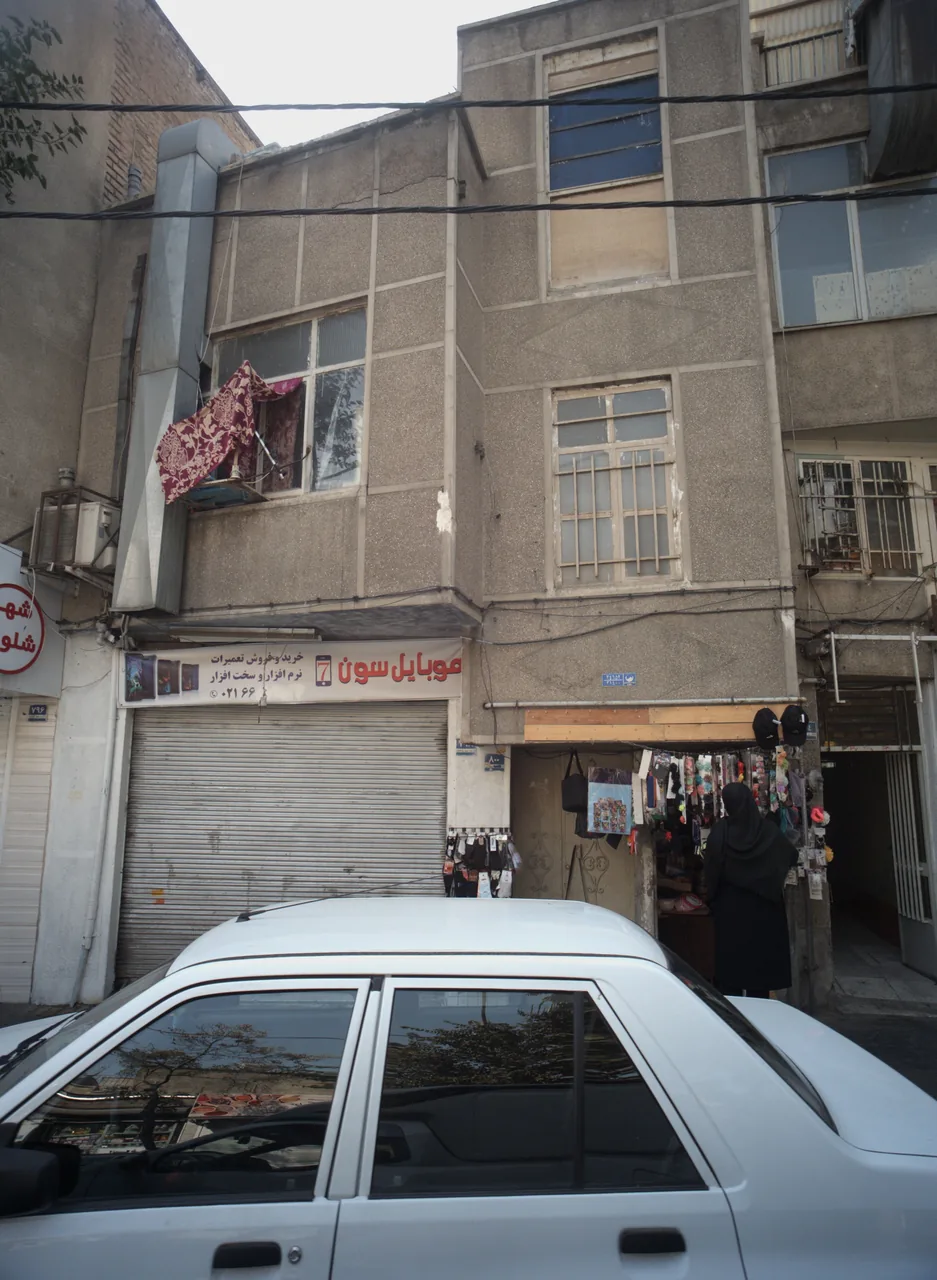 فروشگاه گلسر و جوراب و بدلیجات