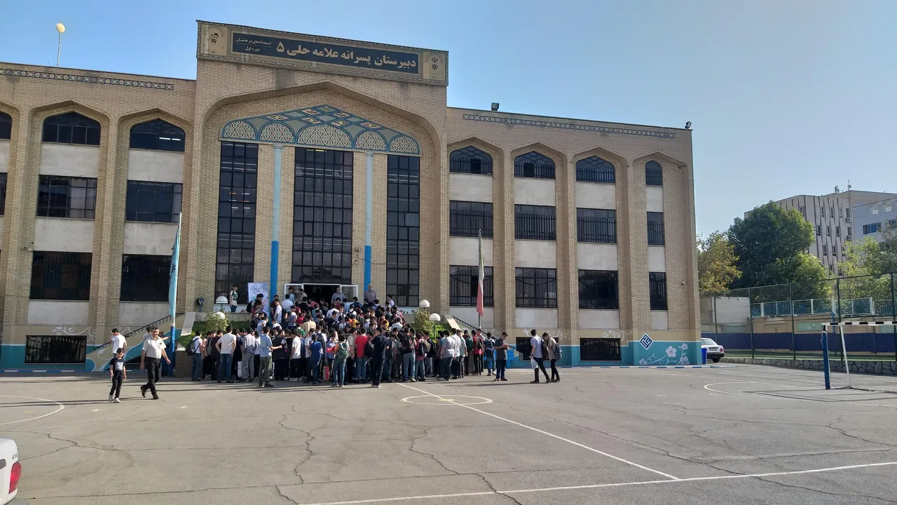 دبیرستان پسرانه علامه حلی پنج - تصویر 2