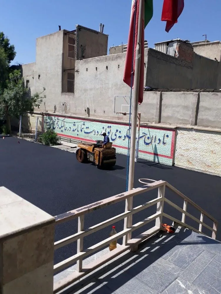 مدرسه دبیرستان شاهد وارثان حسین - تصویر 2