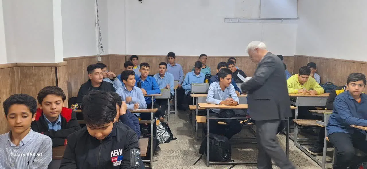 دبیرستان دوره اول پسرانه حکمت - تصویر 4