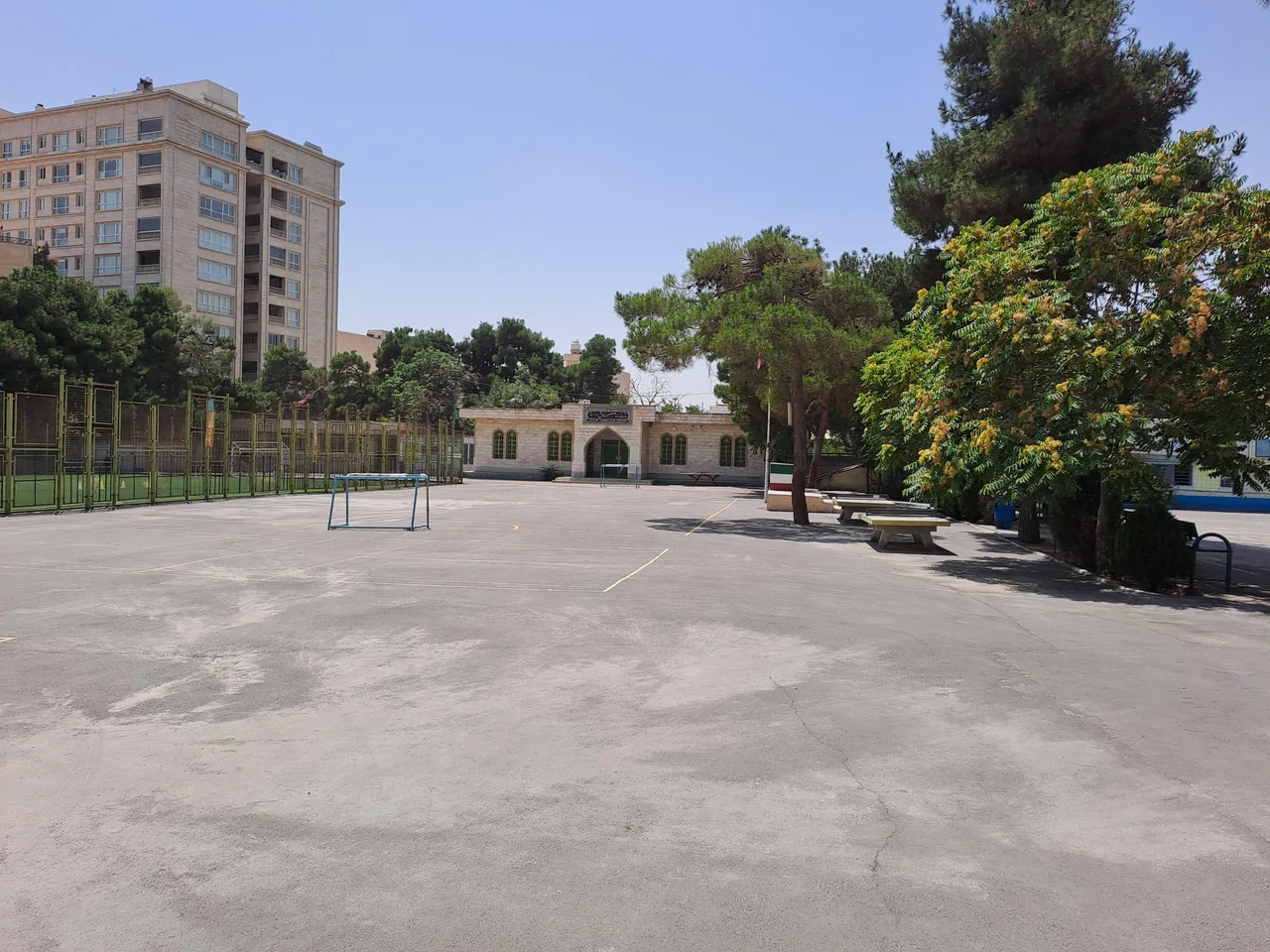 دبیرستان پسرانه شهید امیر سیاوشی - تصویر 2