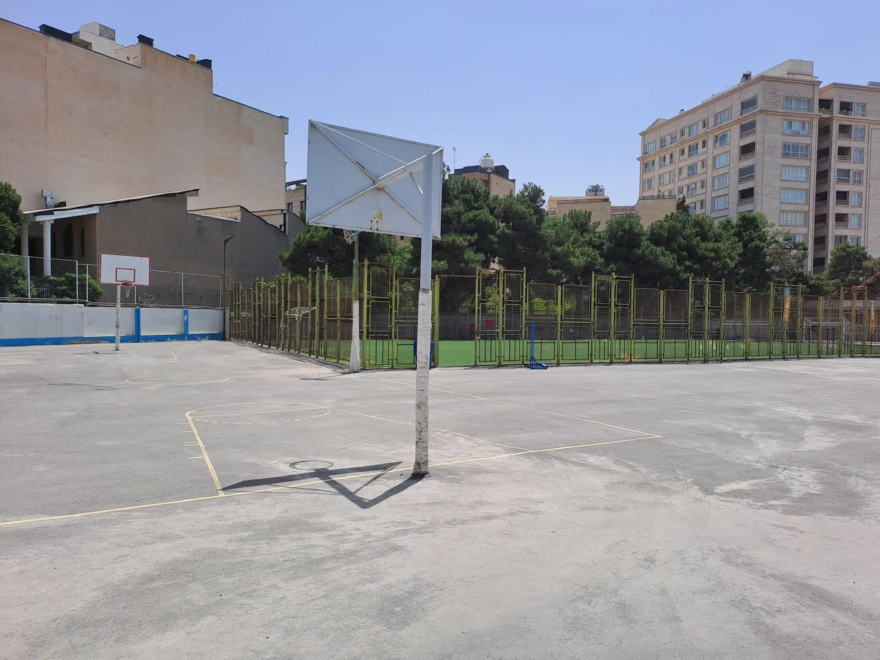 دبیرستان پسرانه شهید امیر سیاوشی - تصویر 3